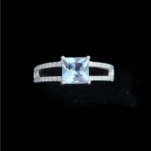 1.2 Carat Sky Blue Topaz 925 Sterling Silver Gemstone Ring